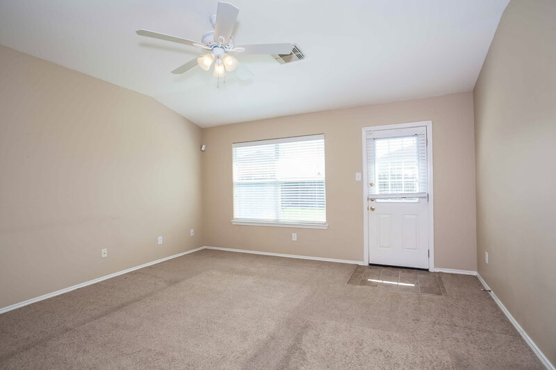 2,370/Mo, 8223 Wainwright Way Rosharon, TX 77583 Living Room View