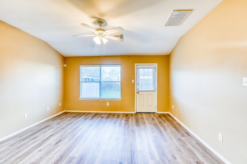 2,270/Mo, 8223 Wainwright Way Rosharon, TX 77583 Living Room View
