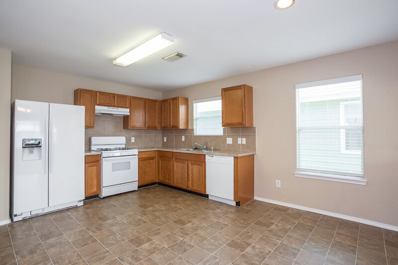 2,370/Mo, 8223 Wainwright Way Rosharon, TX 77583 Kitchen View