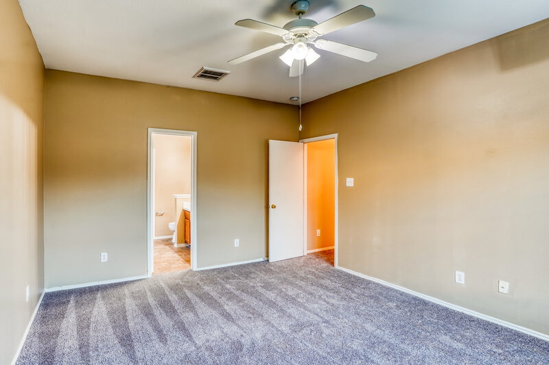 2,270/Mo, 8223 Wainwright Way Rosharon, TX 77583 Main Bedroom View 2