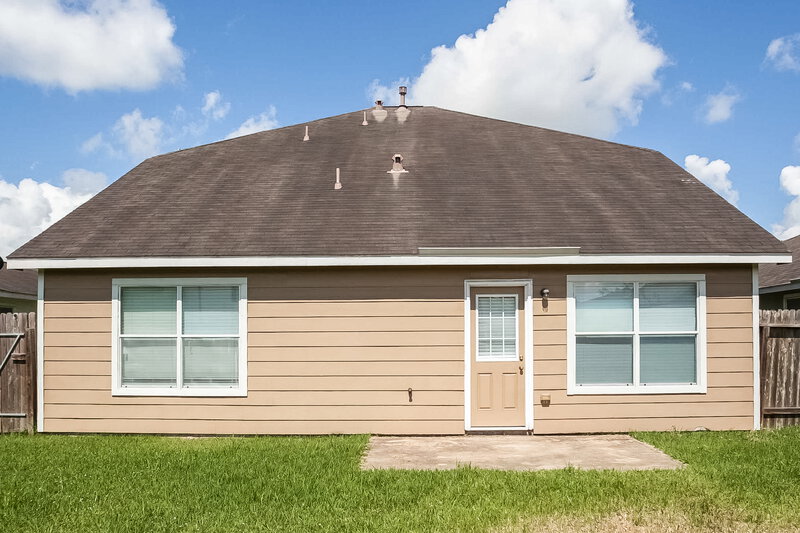 2,370/Mo, 8223 Wainwright Way Rosharon, TX 77583 Rear View