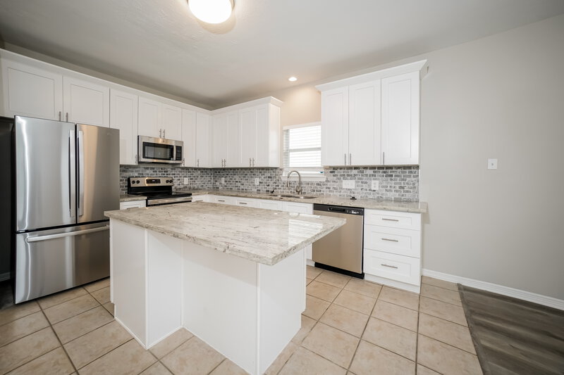 2,180/Mo, 21226 Peachvine Ln Tomball, TX 77375 Kitchen View