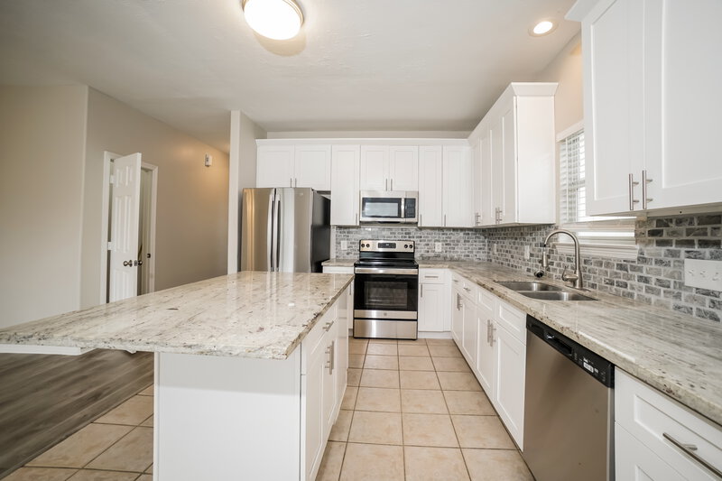 2,180/Mo, 21226 Peachvine Ln Tomball, TX 77375 Kitchen View 2