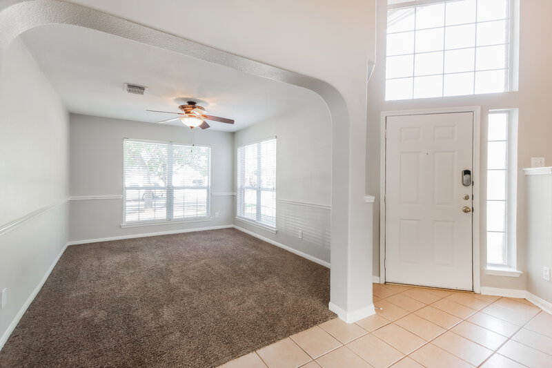 1,815/Mo, 32327 Willow Creek Park Conroe, TX 77385 Foyer View