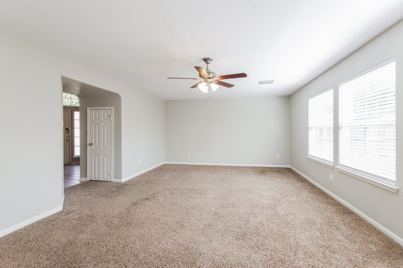1,815/Mo, 32327 Willow Creek Park Conroe, TX 77385 Living Room View 2