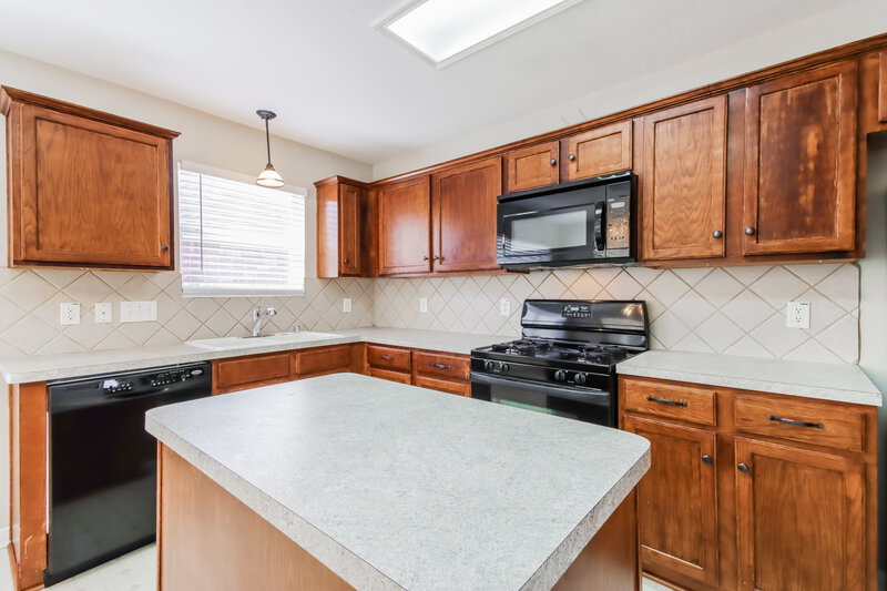 1,815/Mo, 32327 Willow Creek Park Conroe, TX 77385 Kitchen View 2