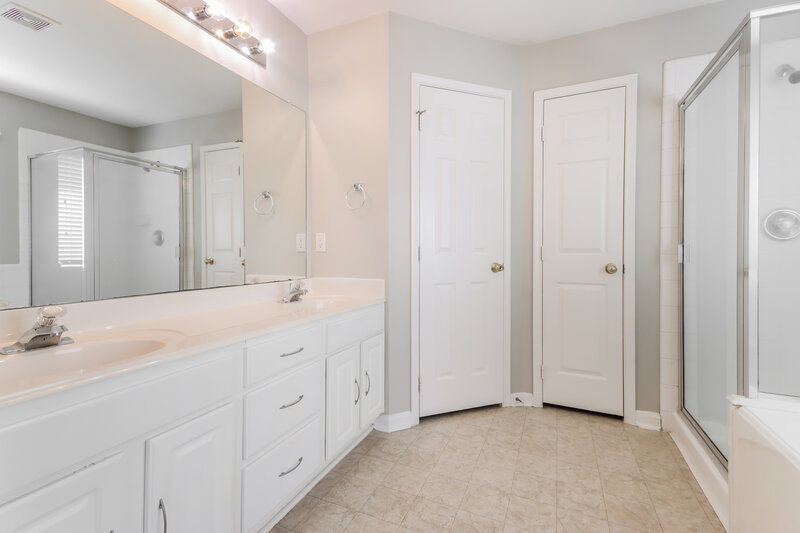1,815/Mo, 32327 Willow Creek Park Conroe, TX 77385 Main Bathroom View