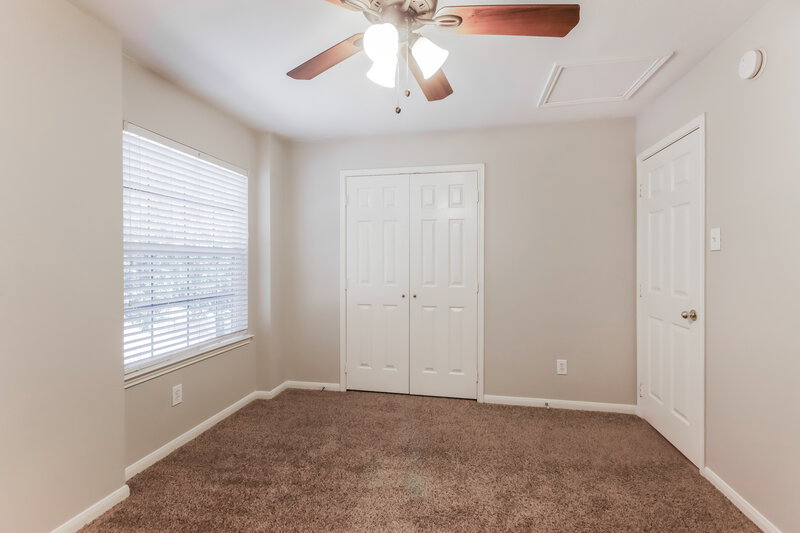 1,815/Mo, 32327 Willow Creek Park Conroe, TX 77385 Bedroom View 2