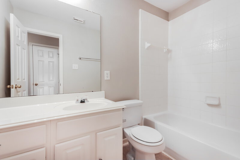 1,815/Mo, 32327 Willow Creek Park Conroe, TX 77385 Bathroom View