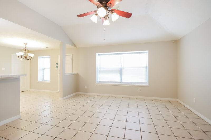 1,590/Mo, 16901 Canary St Conroe, TX 77385 Living Room View