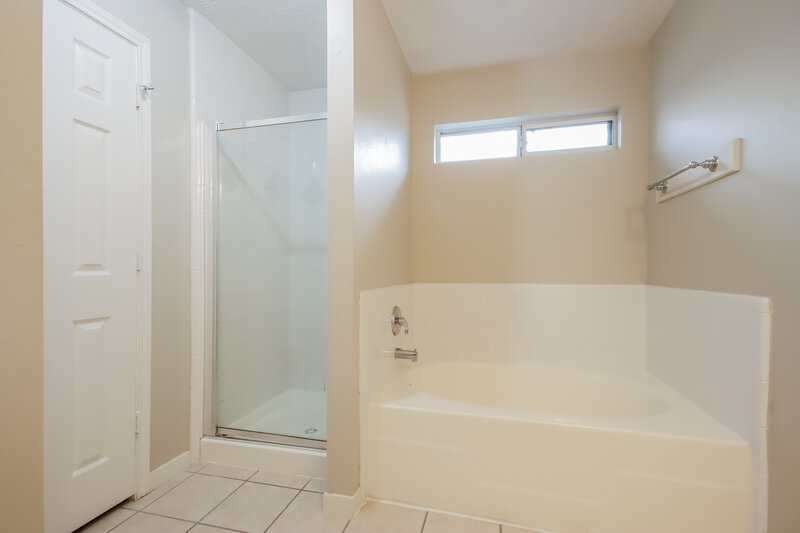 1,590/Mo, 16901 Canary St Conroe, TX 77385 Main Bathroom View 2