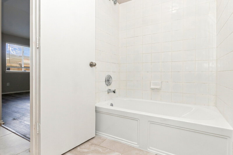 1,875/Mo, 1842 Strongs Ct Katy, TX 77449 Primary Bathroom View