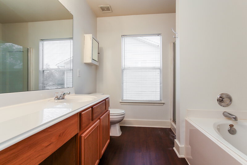 1,855/Mo, 423 Laurel Timbers Dr Humble, TX 77339 Main Bathroom View