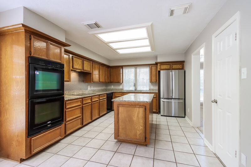 2,555/Mo, 3102 Hickory Falls Dr Kingwood, TX 77345 Kitchen View