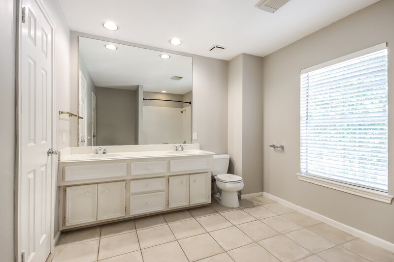 2,555/Mo, 3102 Hickory Falls Dr Kingwood, TX 77345 Main Bathroom View