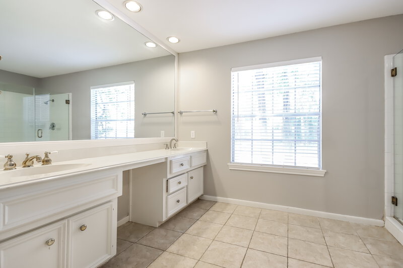 2,555/Mo, 3102 Hickory Falls Dr Kingwood, TX 77345 Bathroom View
