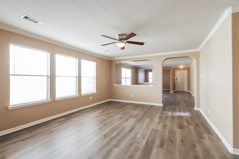 2,520/Mo, 8119 Sanders Forest Ct Humble, TX 77338 Living Room View 2