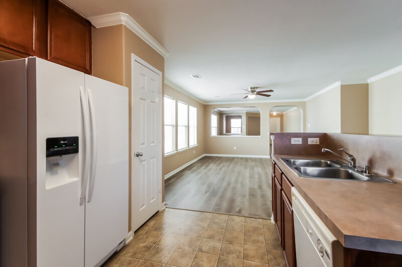 2,520/Mo, 8119 Sanders Forest Ct Humble, TX 77338 Kitchen View 2