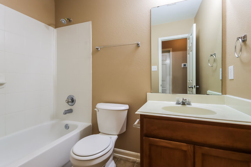 2,520/Mo, 8119 Sanders Forest Ct Humble, TX 77338 Bathroom View