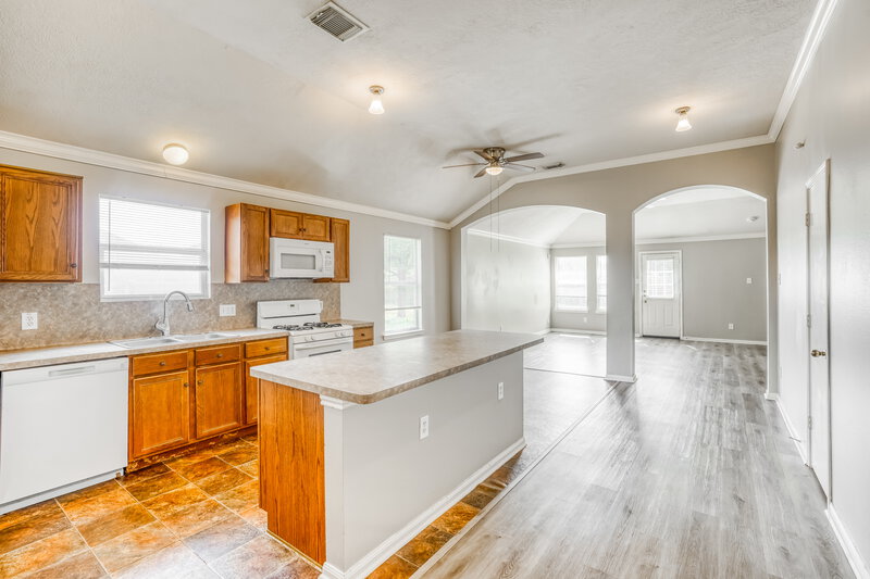 1,870/Mo, 5811 Ridgebluff Ln Katy, TX 77449 Kitchen View