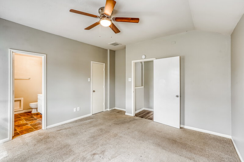 1,870/Mo, 5811 Ridgebluff Ln Katy, TX 77449 Main Bedroom View 2