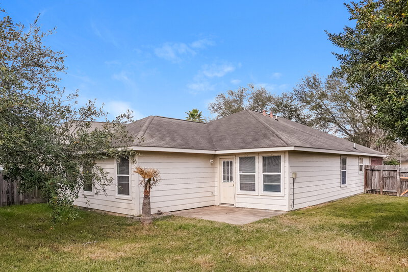 1,870/Mo, 5811 Ridgebluff Ln Katy, TX 77449 Rear View