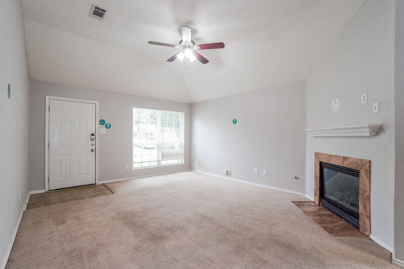 1,700/Mo, 15154 Elstree Dr Channelview, TX 77530 Living Room View 2