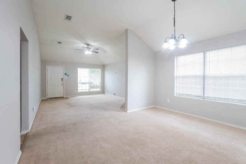 1,700/Mo, 15154 Elstree Dr Channelview, TX 77530 Dining Room View 2