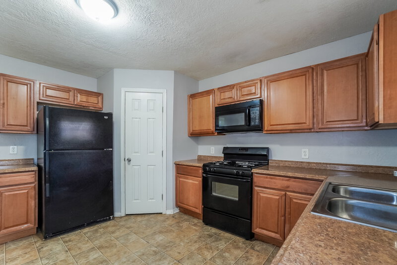 1,700/Mo, 15154 Elstree Dr Channelview, TX 77530 Kitchen View 2