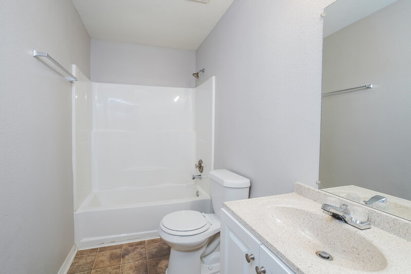 1,700/Mo, 15154 Elstree Dr Channelview, TX 77530 Bathroom View