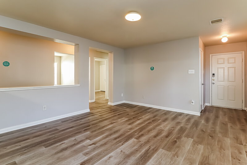 1,840/Mo, 2715 Skyview Glen Ct Houston, TX 77047 Living Room View 2