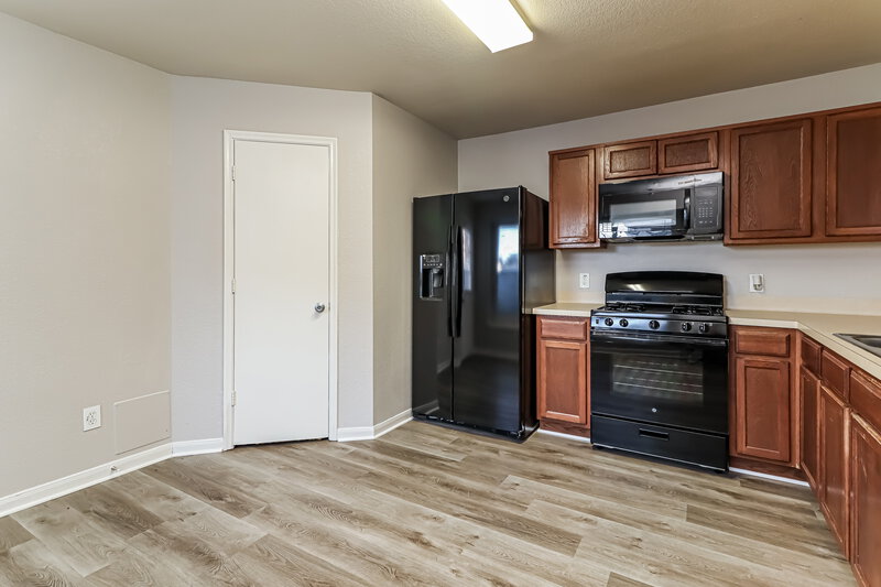 1,840/Mo, 2715 Skyview Glen Ct Houston, TX 77047 Kitchen View