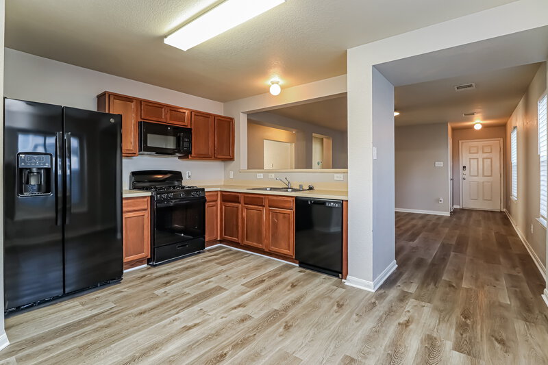 1,840/Mo, 2715 Skyview Glen Ct Houston, TX 77047 Kitchen View 2