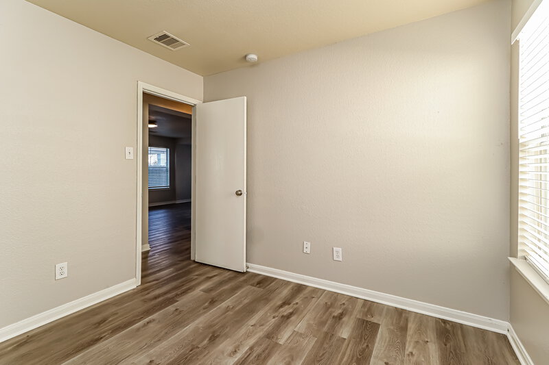 1,840/Mo, 2715 Skyview Glen Ct Houston, TX 77047 Bedroom View 2