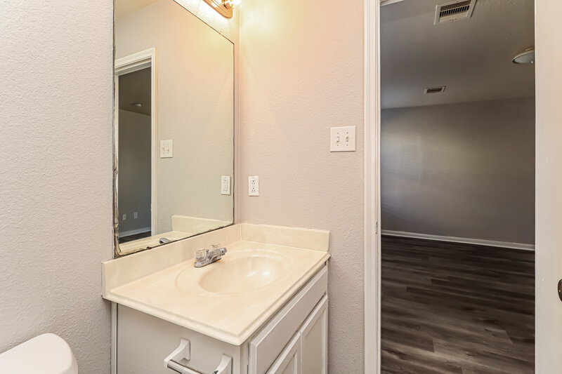 1,840/Mo, 2715 Skyview Glen Ct Houston, TX 77047 Powder Room View