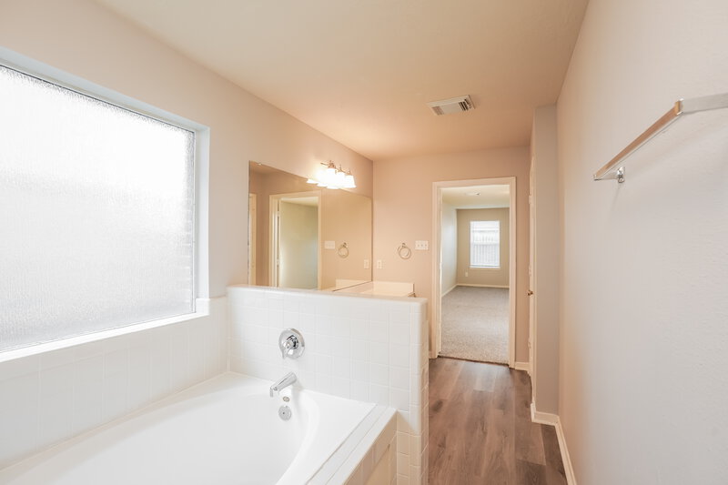 2,185/Mo, 923 Chad Baytown, TX 77521 Main Bathroom View 2