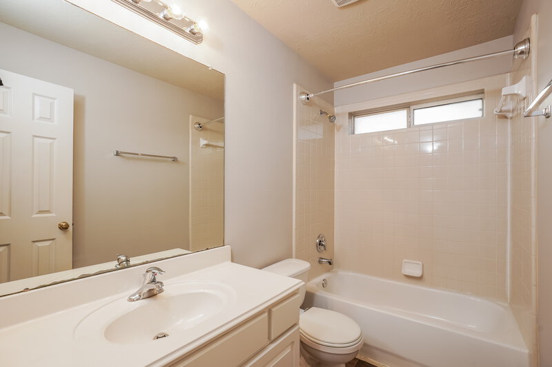 2,185/Mo, 923 Chad Baytown, TX 77521 Bathroom View