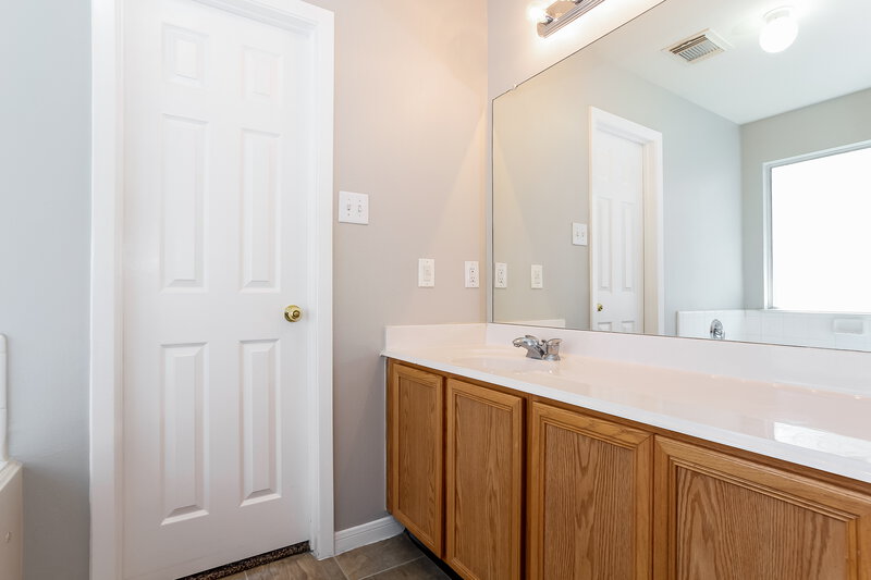 1,985/Mo, 19743 Cozy Cabbin Dr Katy, TX 77449 Bathroom View