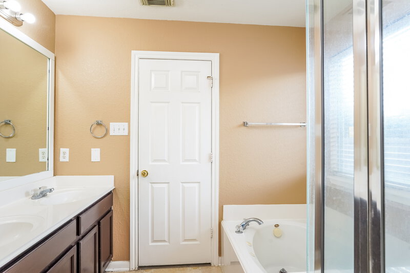 1,770/Mo, 19726 Coldfield Dr Katy, TX 77449 Main Bathroom View 2