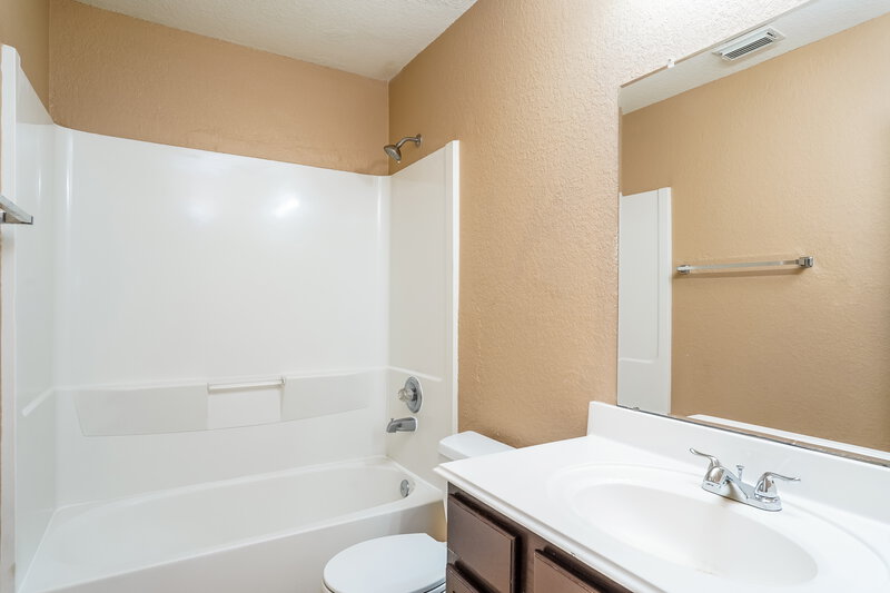 1,770/Mo, 19726 Coldfield Dr Katy, TX 77449 Bathroom View