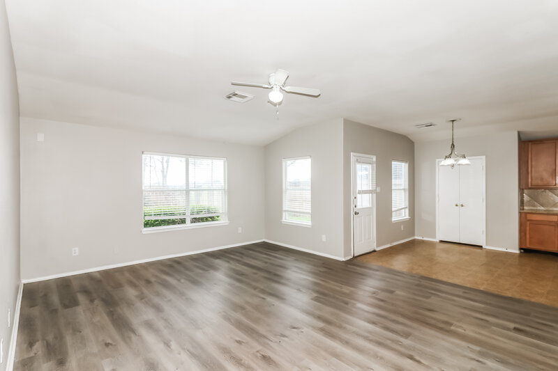 2,075/Mo, 214 Kestrel Ln Rosharon, TX 77583 Living Room View