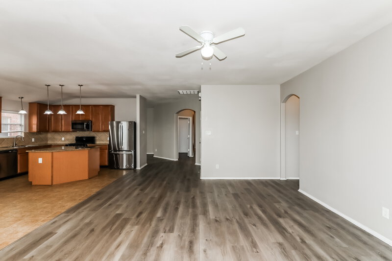 2,075/Mo, 214 Kestrel Ln Rosharon, TX 77583 Living Room View 2