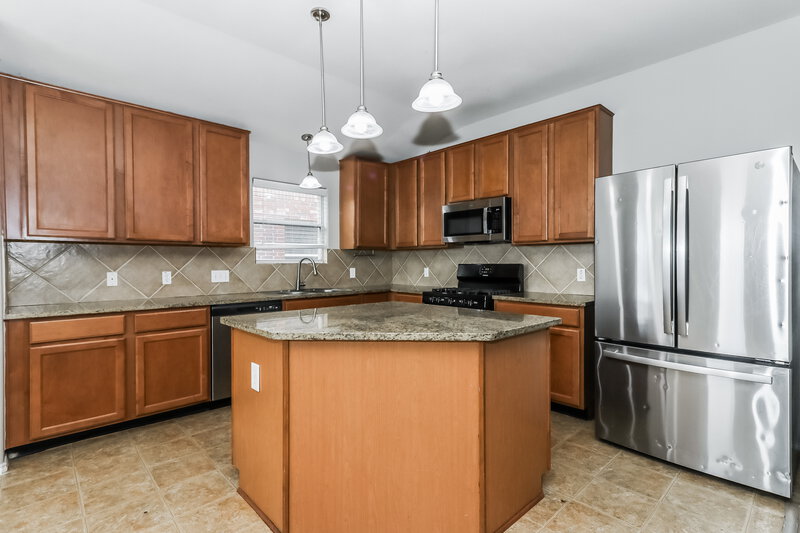 2,075/Mo, 214 Kestrel Ln Rosharon, TX 77583 Kitchen View 2