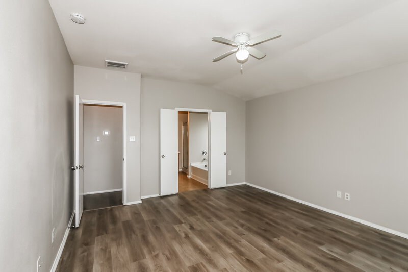 2,075/Mo, 214 Kestrel Ln Rosharon, TX 77583 Main Bedroom View 2