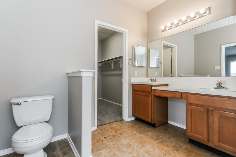 2,075/Mo, 214 Kestrel Ln Rosharon, TX 77583 Main Bathroom View 2