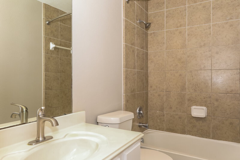 1,875/Mo, 7407 Blossommist Ln Richmond, TX 77407 Bathroom View