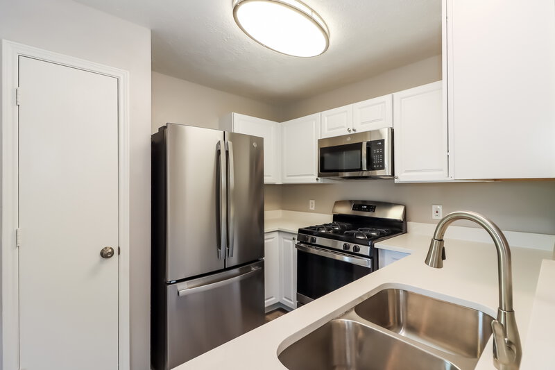 1,785/Mo, 4907 Winnipeg Blvd Richmond, TX 77469 Kitchen View 2