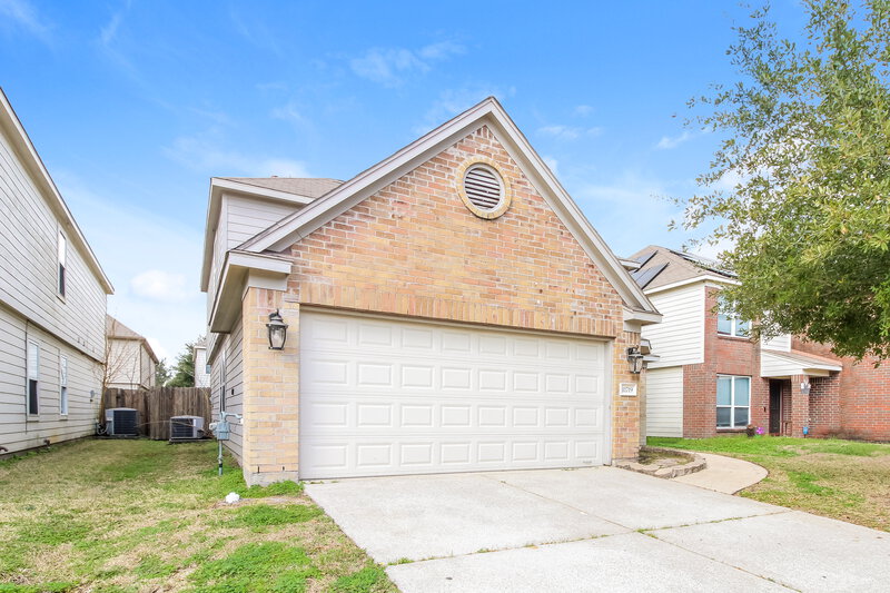 2,120/Mo, 11719 Downey Violet Ln Houston, TX 77044 Front View