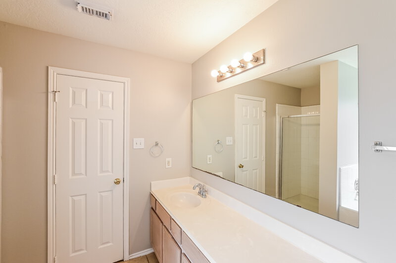 1,765/Mo, 3306 Coldwater Canyon Ln Katy, TX 77449 Main Bathroom View 2
