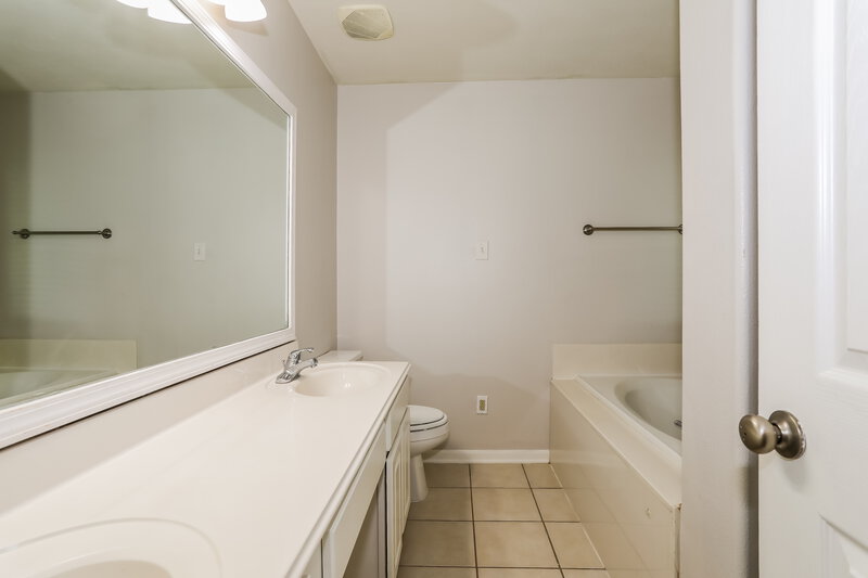 2,185/Mo, 12803 Ravens Glen Ct Cypress, TX 77429 Main Bathroom View